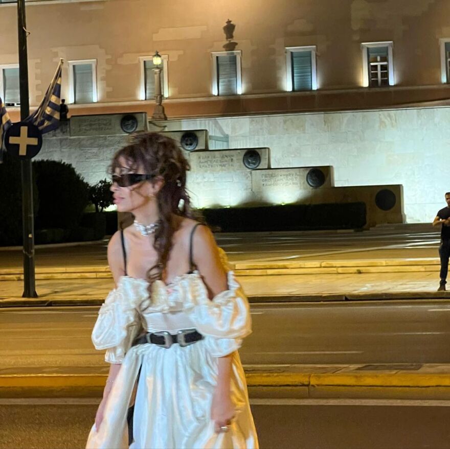 Ελένη Φουρέιρα: Η εντυπωσιακή εμφάνισή της για το νέο της βίντεο κλιπ