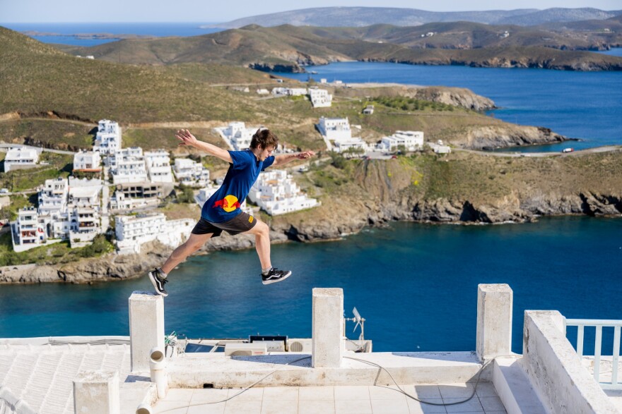 Στην Αστυπάλαια ο παγκόσμιος τελικός freerunning του Red Bull Art of Motion