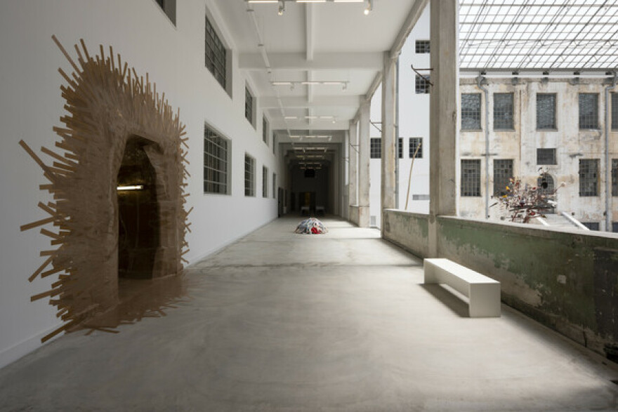 Δημήτρης Δασκαλόπουλος: Εκτίθενται στο Καπνεργοστάσιο τα εντυπωσιακά έργα τέχνης που δωρίζει σε μουσεία