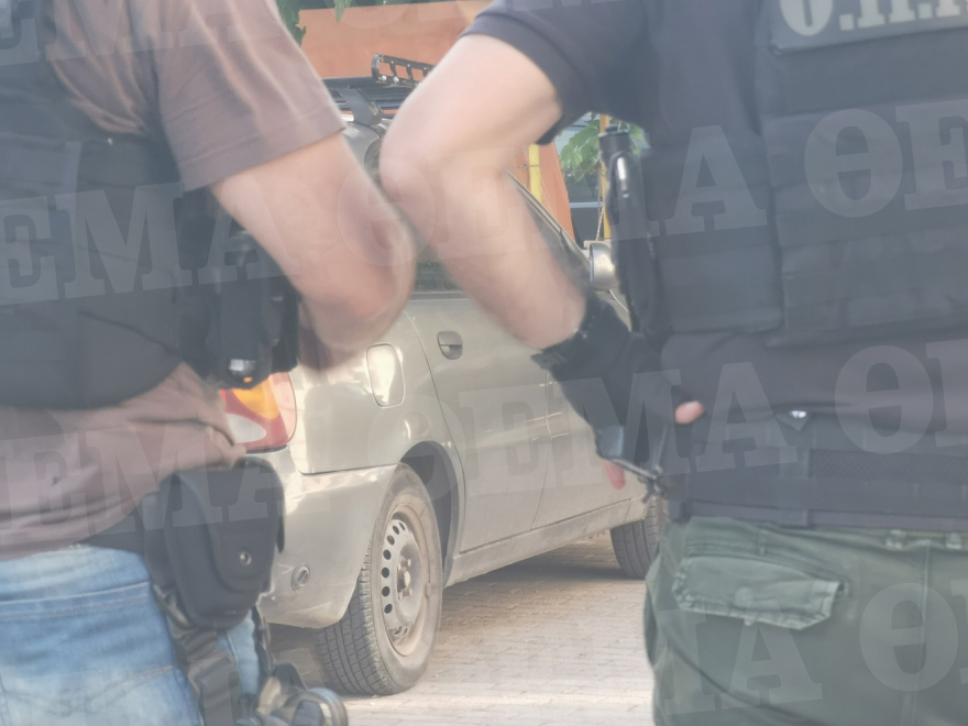 Βγήκε στο δρόμο φωνάζοντας «βιάζουν τη γυναίκα μου» και πυροβολούσε