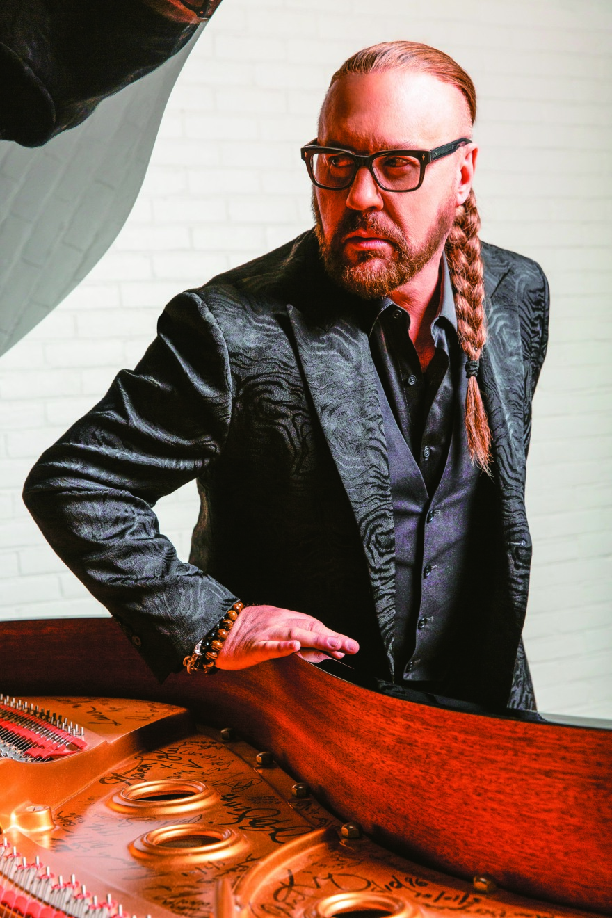 Desmond Child: Ο συνθέτης των ροκ σταρ στην Αθήνα  για τα γλυπτά του Παρθενώνα