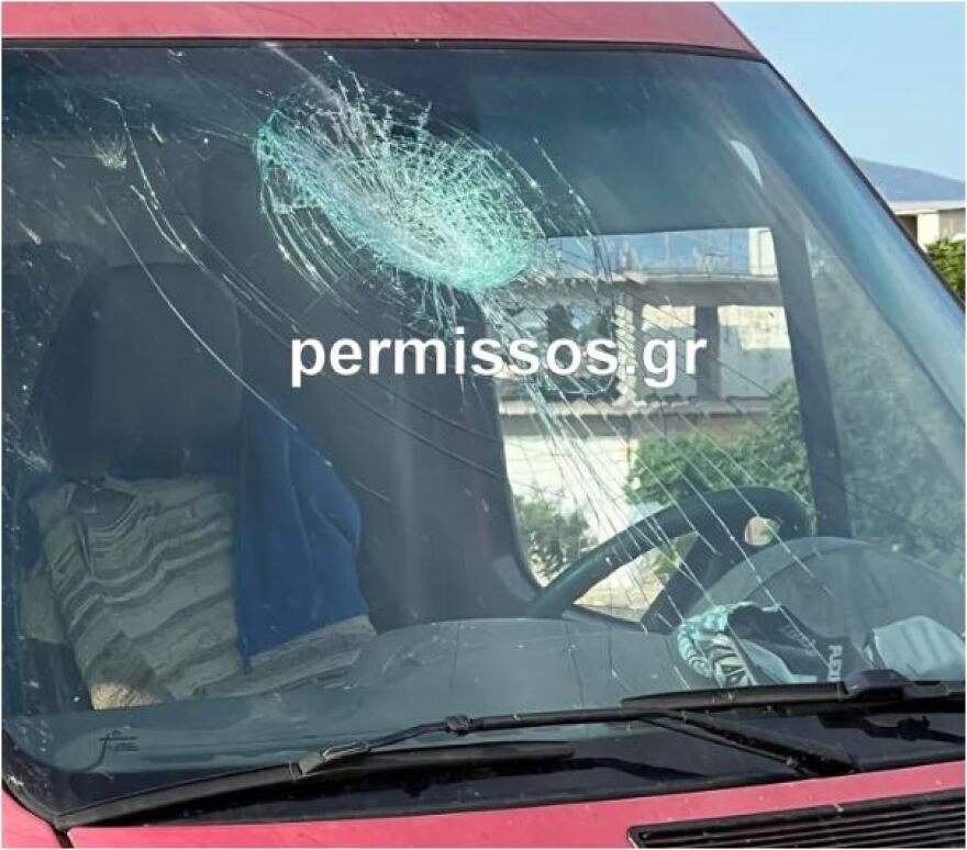 Χαμός στην Θήβα: Ρομά πετούσαν πέτρες και έσπασαν τα παρμπρίζ σε τρία διερχόμενα αυτοκίνητα 