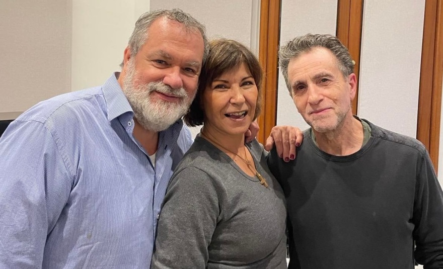 «Αρκεί να πας στους Αρκιούς»: Η ιστορία της δασκάλας και του μοναδικού μαθητή στο νησί έγινε... τραγούδι - Δείτε βίντεο