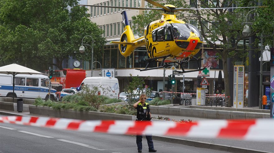 Γερμανία: Μία δασκάλα νεκρή και έξι τραυματίες χαροπαλεύουν από την τρελή πορεία αυτοκινήτου στο Βερολίνο
