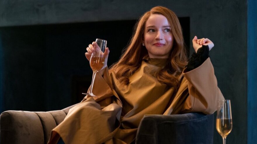 Η Μαντόνα επέλεξε τη Τζούλια Γκάρνερ, για να την υποδυθεί στη βιογραφική της ταινία