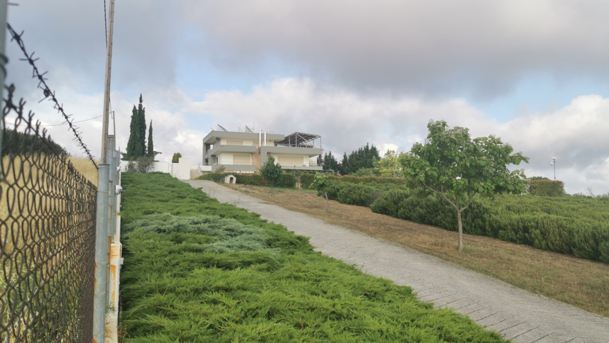 Θεσσαλονίκη: Τρεις μόλις ημέρες πριν από την έφοδο της αστυνομίας οι Βρετανοί είχαν νοικιάσει την πολυτελή βίλα 