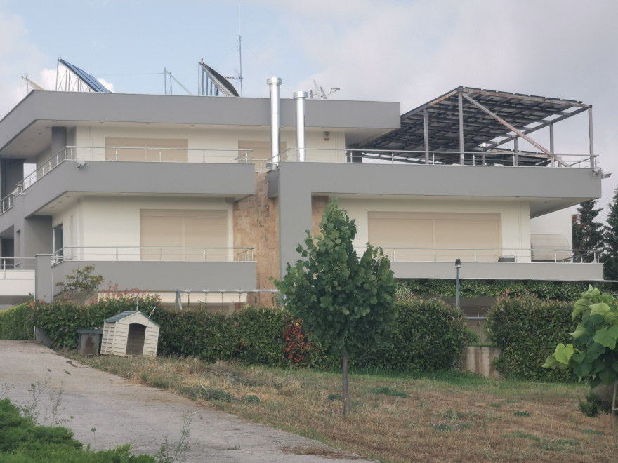 Θεσσαλονίκη: Τρεις μόλις ημέρες πριν από την έφοδο της αστυνομίας οι Βρετανοί είχαν νοικιάσει την πολυτελή βίλα 