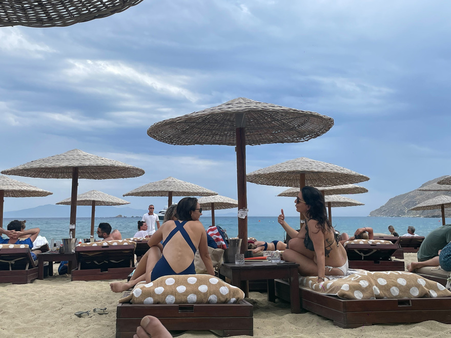 Μύκονος: «Απόβαση» Ελλήνων στο νησί για το τριήμερο του Αγίου Πνεύματος