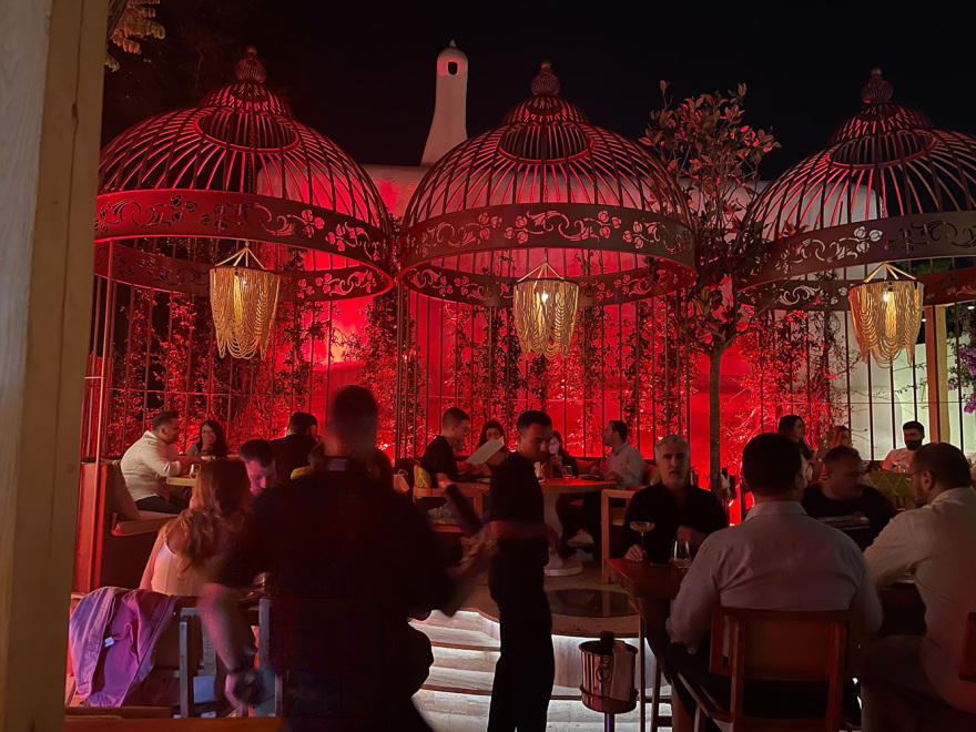 Μύκονος: «Απόβαση» Ελλήνων στο νησί για το τριήμερο του Αγίου Πνεύματος