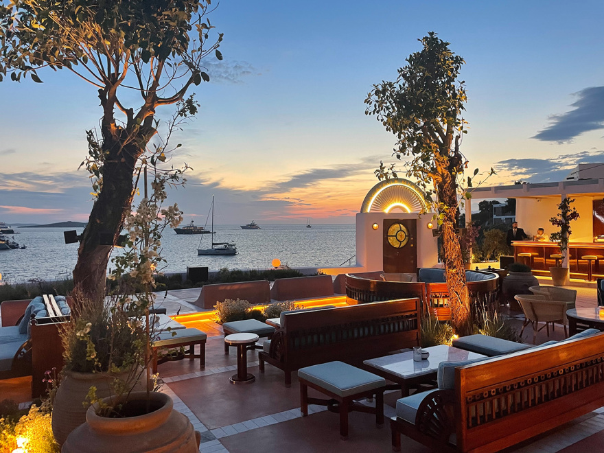 Μύκονος: «Απόβαση» Ελλήνων στο νησί για το τριήμερο του Αγίου Πνεύματος