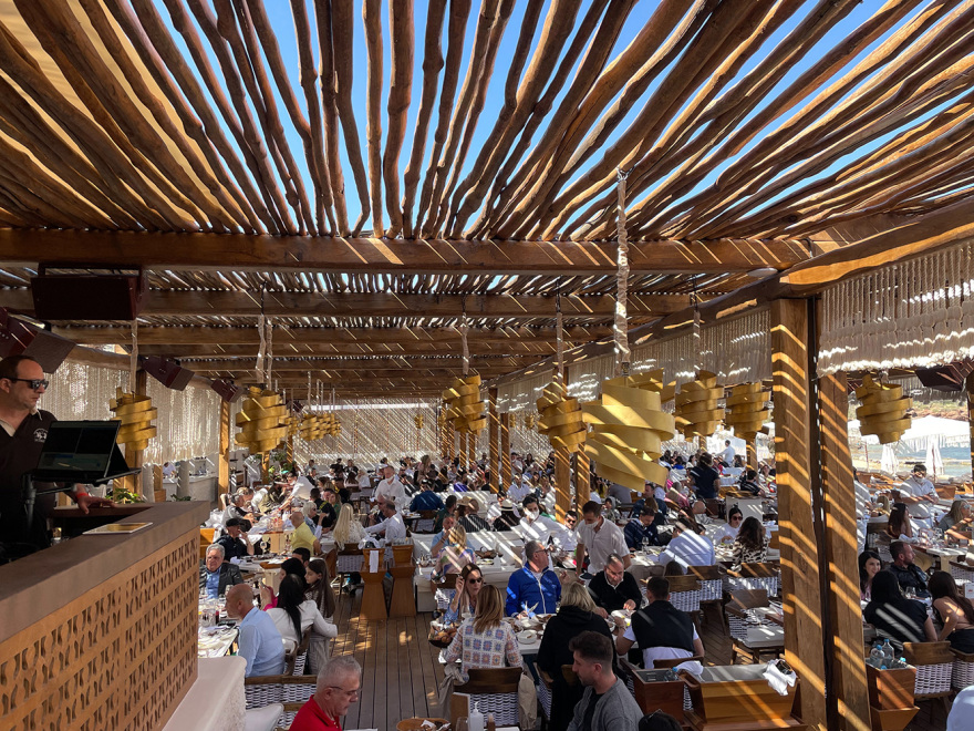 Μύκονος: «Απόβαση» Ελλήνων στο νησί για το τριήμερο του Αγίου Πνεύματος