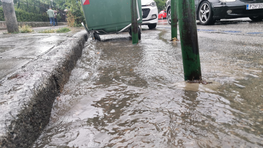 Καιρός: Η κακοκαιρία Genesis πλήττει και τη Θεσσαλονίκη, σε επιφυλακή ο δήμος 