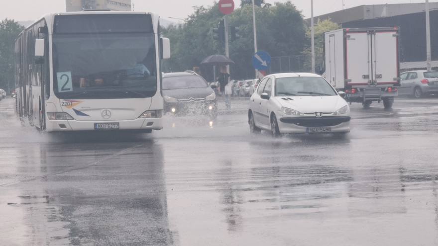 Καιρός: Η κακοκαιρία Genesis πλήττει και τη Θεσσαλονίκη, σε επιφυλακή ο δήμος 