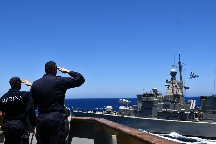 ΓΕΕΘΑ: Συνεκπαίδευση πλοίων και αεροσκαφών με τη Ναυτική Δύναμη του ΝΑΤΟ στην Κάρπαθο