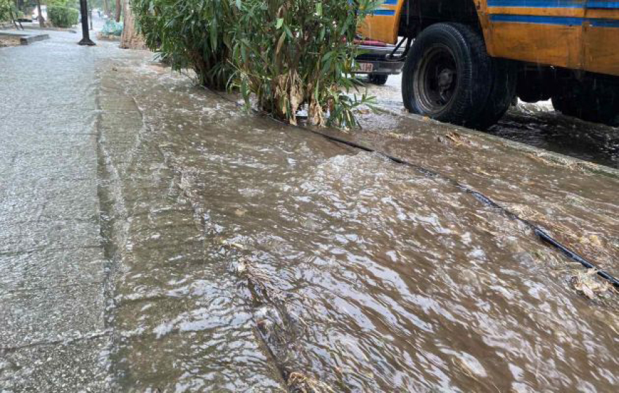 Καιρός - Κακοκαιρία «Genesis»: Πλημμύρισε η Ηλιούπολη - Καταρρακτώδης βροχή και χαλάζι στη Ραφήνα 