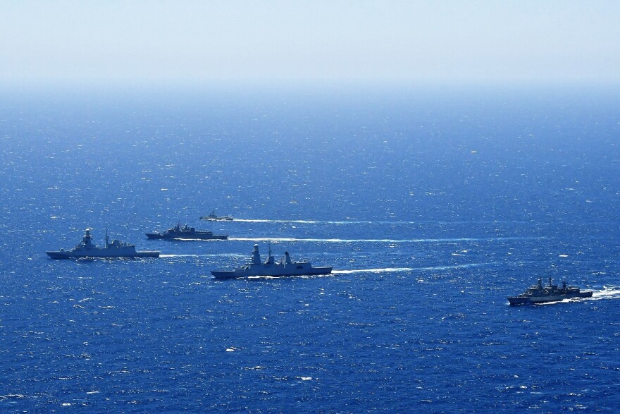 ΓΕΕΘΑ: Συνεκπαίδευση πλοίων και αεροσκαφών με τη Ναυτική Δύναμη του ΝΑΤΟ στην Κάρπαθο