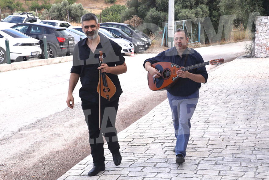 Ορφέας Αυγουστίδης: Ο «Αστέρης» του Σασμού ντύθηκε γαμπρός με... σαρίκι - Δείτε φωτογραφίες