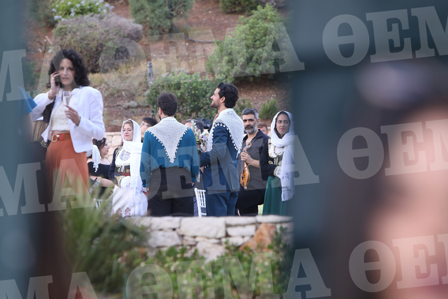 Ορφέας Αυγουστίδης: Ο «Αστέρης» του Σασμού ντύθηκε γαμπρός με... σαρίκι - Δείτε φωτογραφίες