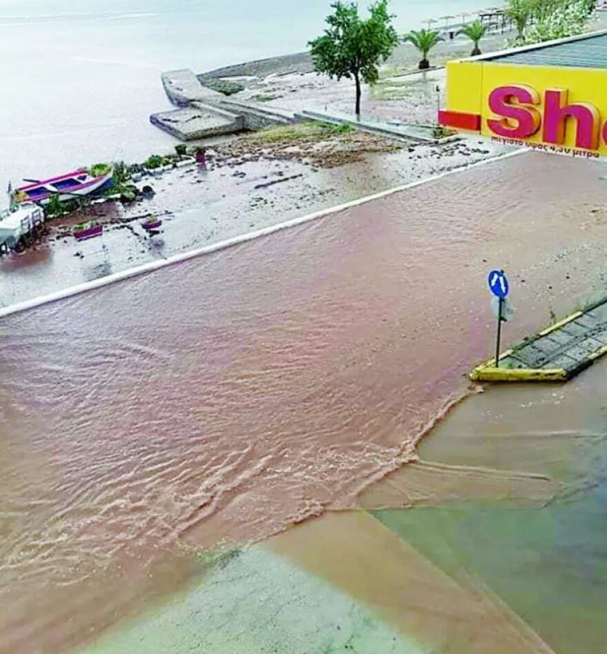 Καιρός - Κακοκαιρία «Genesis»: Πλημμύρισε η Ηλιούπολη - Καταρρακτώδης βροχή και χαλάζι στη Ραφήνα 