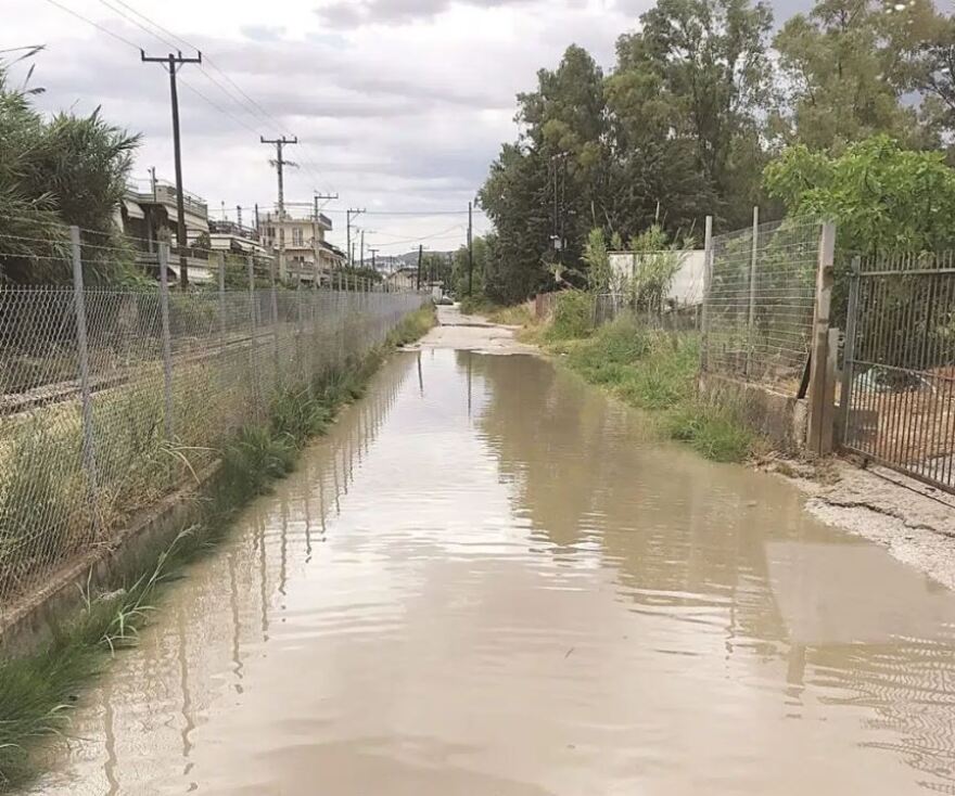 Καιρός - Κακοκαιρία «Genesis»: Πλημμύρισε η Ηλιούπολη - Καταρρακτώδης βροχή και χαλάζι στη Ραφήνα 
