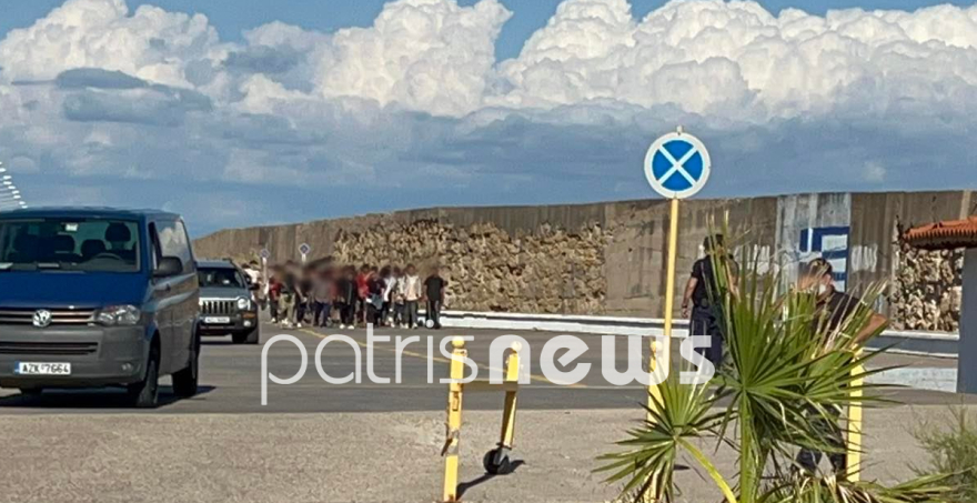 Ιόνιο: Το Λιμενικό διέσωσε 57 μετανάστες, μεταφέρθηκαν στο Κατάκολο - Δείτε βίντεο και φωτογραφίες