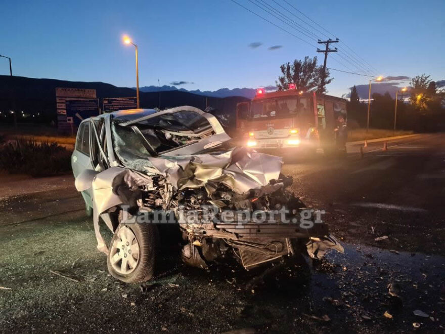 Θανατηφόρο τροχαίο στη Λαμία: IX «καρφώθηκε» σε φορτηγό, νεκρός ένας 47χρονος