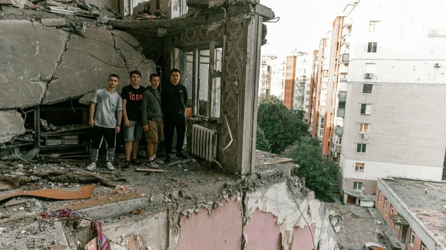 Αποφοίτηση μέσα στα ερείπια του πολέμου στην Ουκρανία - Δείτε φωτογραφίες