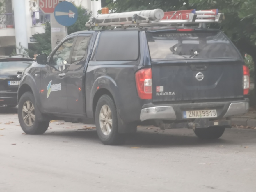 Θεσσαλονίκη: «Φωτιά» στο τηλεφωνικό κέντρο της Πυροσβεστικής μετά το ξαφνικό μπουρίνι - Έπεσαν δέντρα πάνω σε αυτοκίνητα