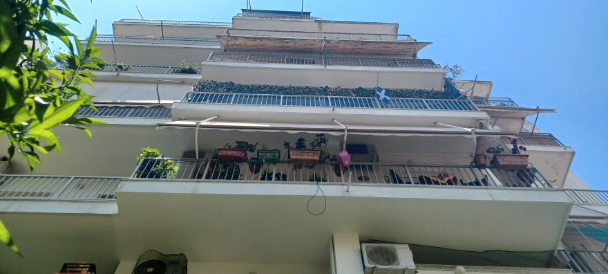 Παγκράτι: Δεν μπορεί να συνέλθει από το σοκ η γειτόνισσα της 36χρονης που έπεσε από το μπαλκόνι - Το χρονικό της τραγωδίας