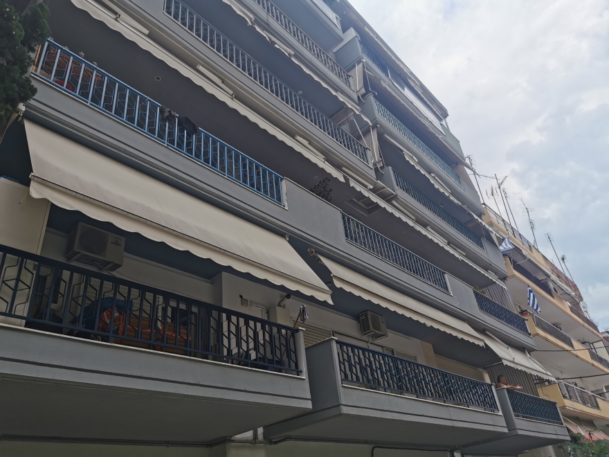 Θεσσαλονίκη: «Τον χτυπάει συνέχεια τον παππού, μας έλεγε ότι φοβάται» λένε γείτονες της 89χρονης