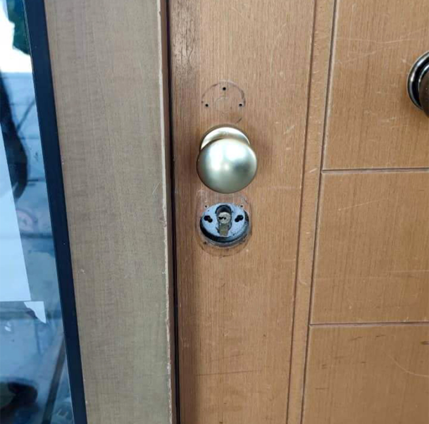 Δήμος Θεσσαλονίκης: Επιχείρησαν να «μπουκάρουν» ρίχνοντας... κόλλα στιγμής στην κλειδαριά ασφαλείας