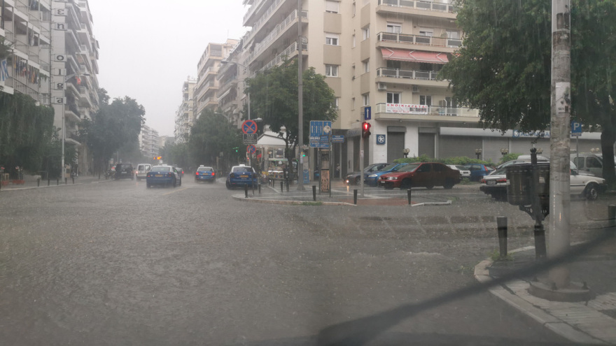 Γιατί «πνίγηκε» η Θεσσαλονίκη - Σε λιγότερο από δύο ώρες έβρεξε 1,5 φορά περισσότερο από όλο τον Ιούνιο!