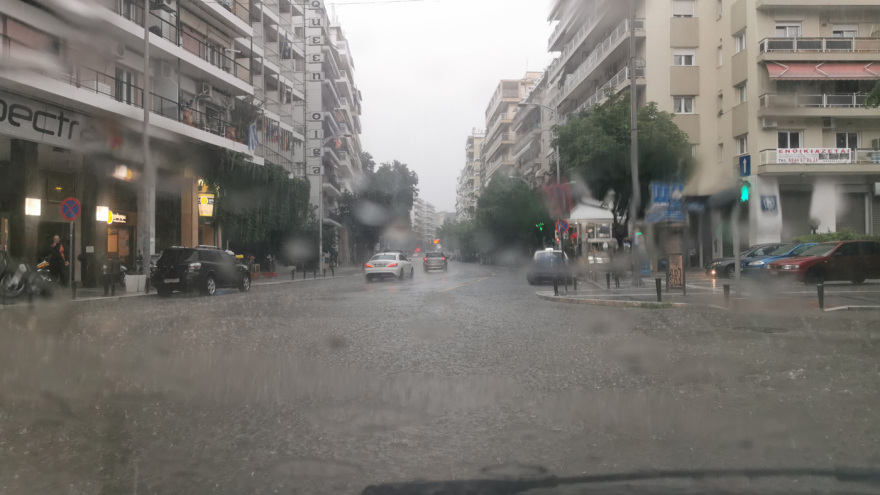 Γιατί «πνίγηκε» η Θεσσαλονίκη - Σε λιγότερο από δύο ώρες έβρεξε 1,5 φορά περισσότερο από όλο τον Ιούνιο!