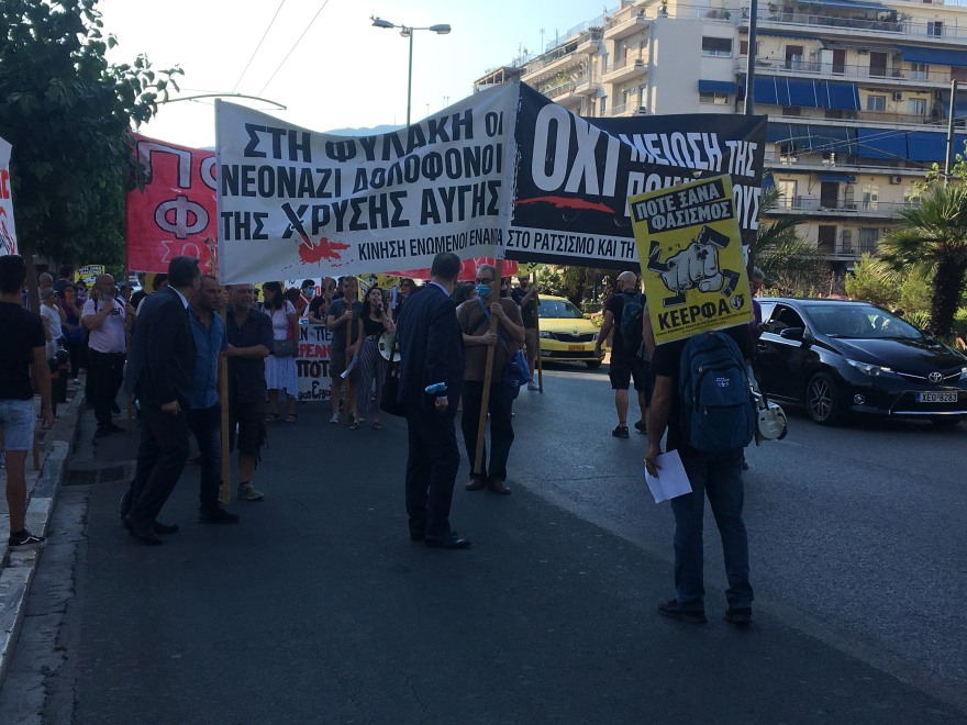 Δίκη Χρυσής Αυγής: Στο εδώλιο οι χρυσαυγίτες, απών ο Μιχαλολιάκος - Συγκέντρωση έξω από το Εφετείο - Κλειστή η κάθοδος της Λ. Αλεξάνδρας