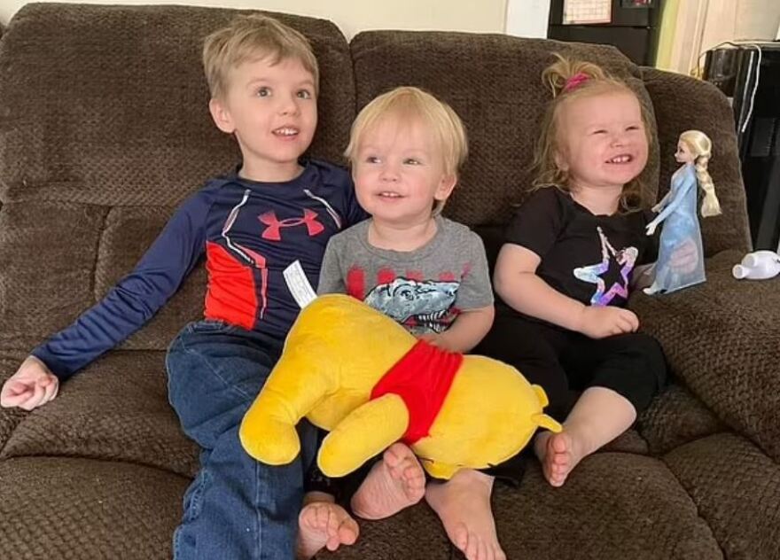 Φρίκη στο Σικάγο: Μητέρα εντόπισε νεκρά τα τρία της παιδιά - Τα έπνιξε ο εν διαστάσει σύζυγός της μέσα στο σπίτι του