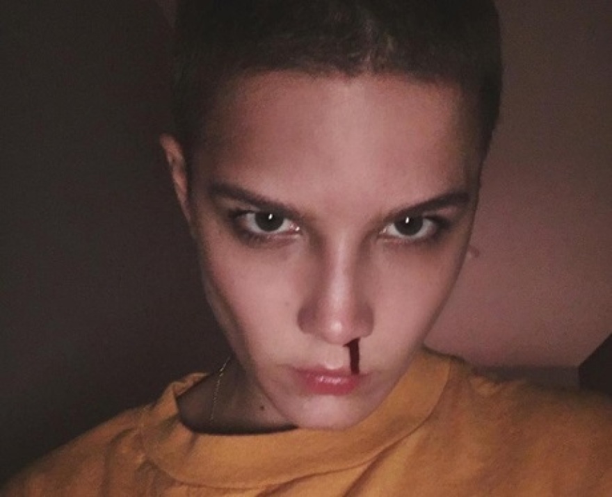 Η Μίλι Μπόμπι Μπράουν θέλει να υποδυθεί την τραγουδίστρια Halsey σε βιογραφική ταινία