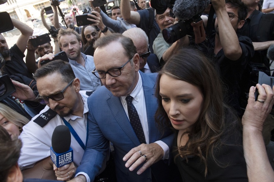 Κέβιν Σπέισι: Ξεκινά η δίκη του - Κατηγορείται για τέσσερις σεξουαλικές επιθέσεις