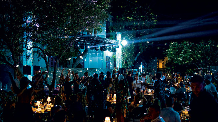 «Lio Mykonos», τo cabaret club των σταρ - Από την Ίμπιζα στο νησί των ανέμων 