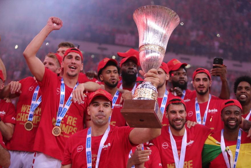 Ολυμπιακός: Η απονομή του πρωταθλήματος 