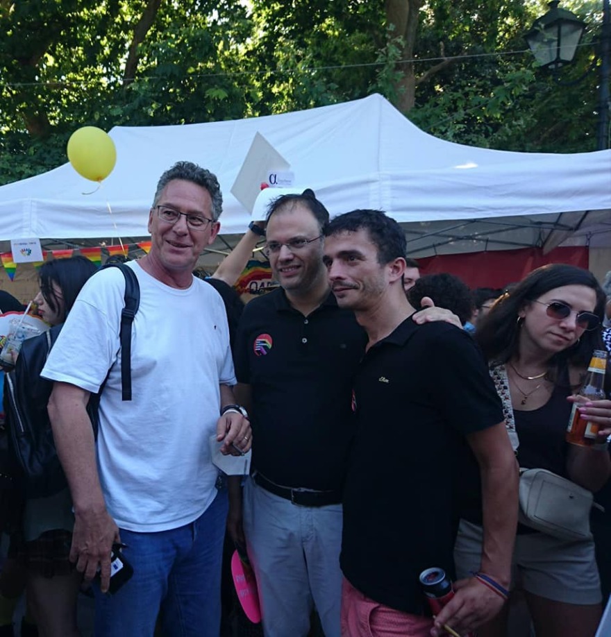 Athens Pride: Πολύχρωμη η πλατεία Συντάγματος - Δείτε φωτογραφίες και βίντεο