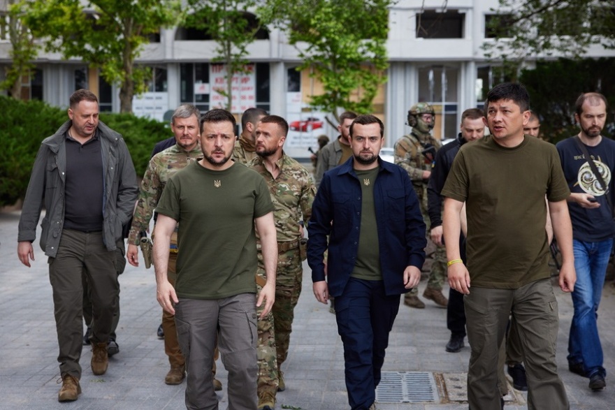 Η Ρωσία στέλνει χιλιάδες εφέδρους στο Σεβεροντονέτσκ, υποστηρίζουν οι Ουκρανοί 