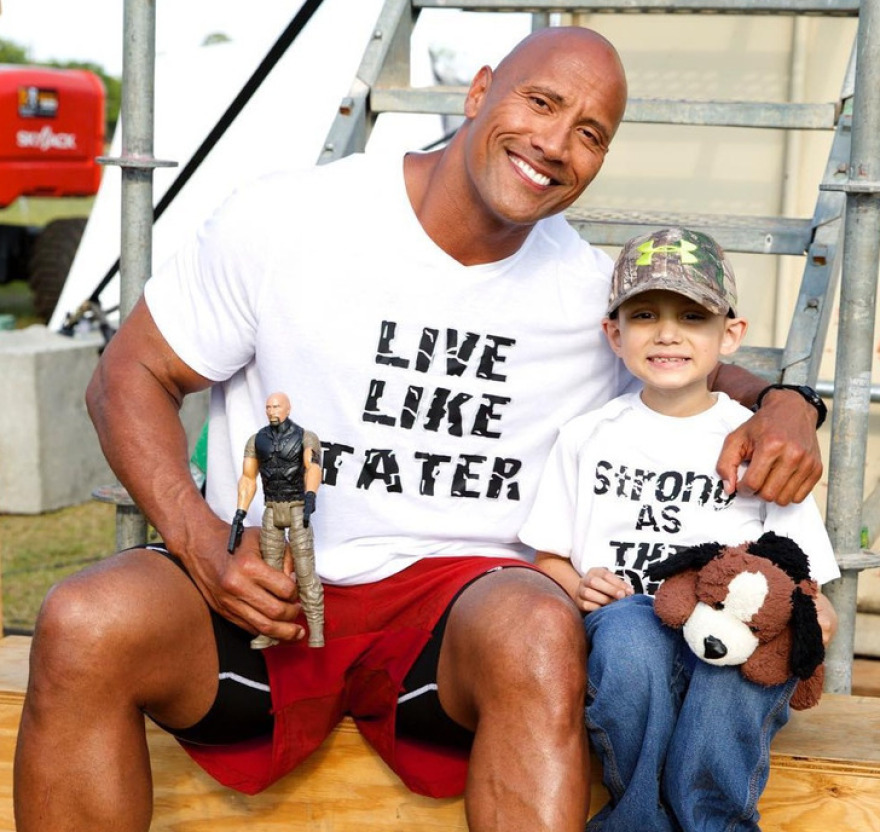 8 celebrities που έκαναν τους θαυμαστές τους να νιώσουν «βασιλιάδες»