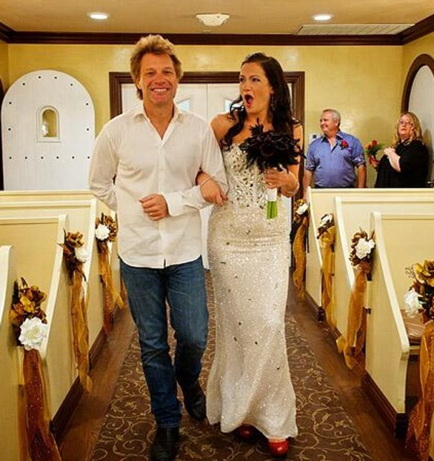 8 celebrities που έκαναν τους θαυμαστές τους να νιώσουν «βασιλιάδες»