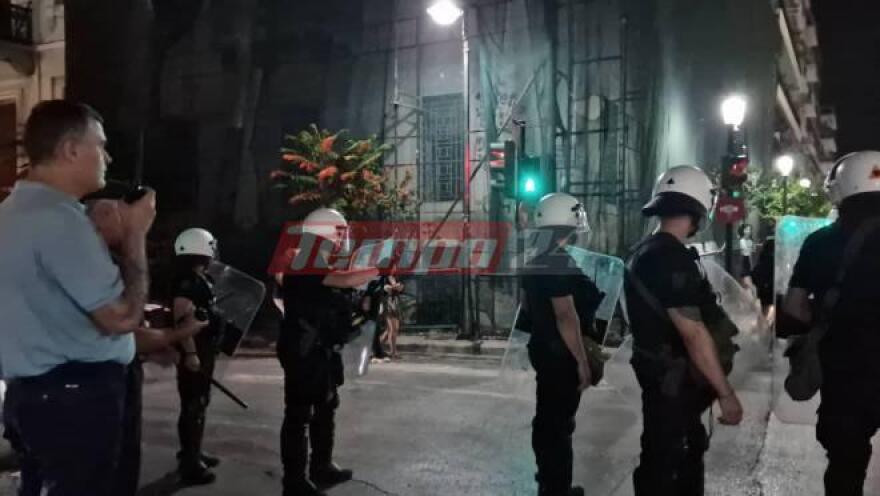 Επεισόδια μεταξύ αντιεξουσιαστών και αστυνομικών στο κέντρο της Πάτρας