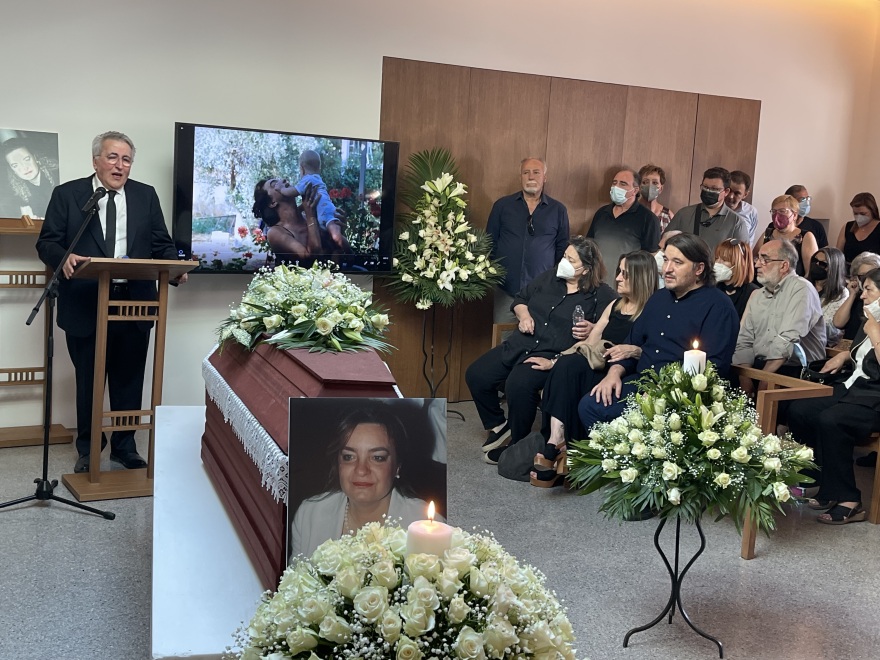 Στο Αποτεφρωτήριο Ριτσώνας το «ύστατο χαίρε» στη Λένα Γκόλφη-Παναγοπούλου