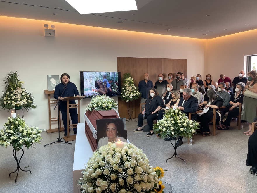 Στο Αποτεφρωτήριο Ριτσώνας το «ύστατο χαίρε» στη Λένα Γκόλφη-Παναγοπούλου