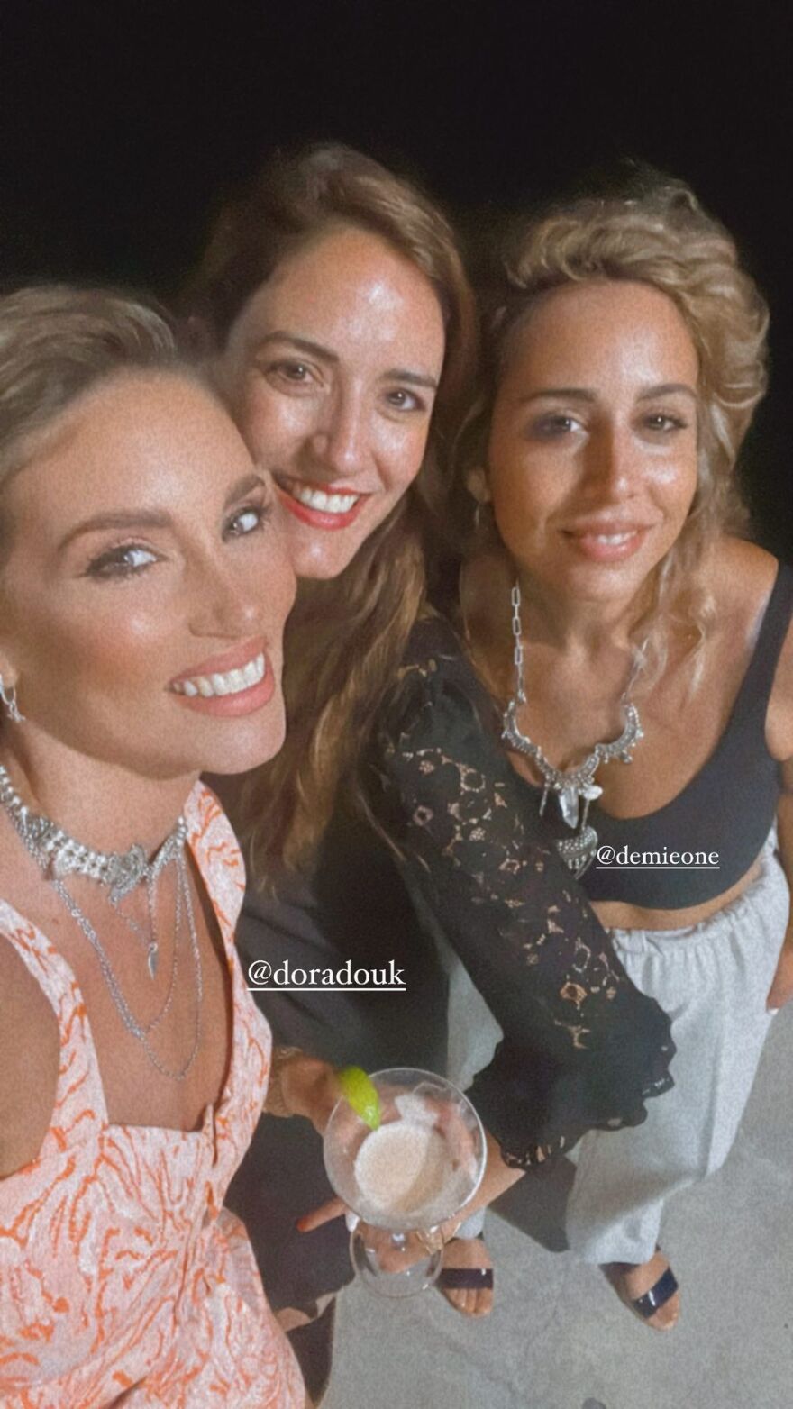 Αθηνά Οικονομάκου: Βάφτισε την κόρη της - Το φωτογραφικό άλμπουμ της βάφτισης