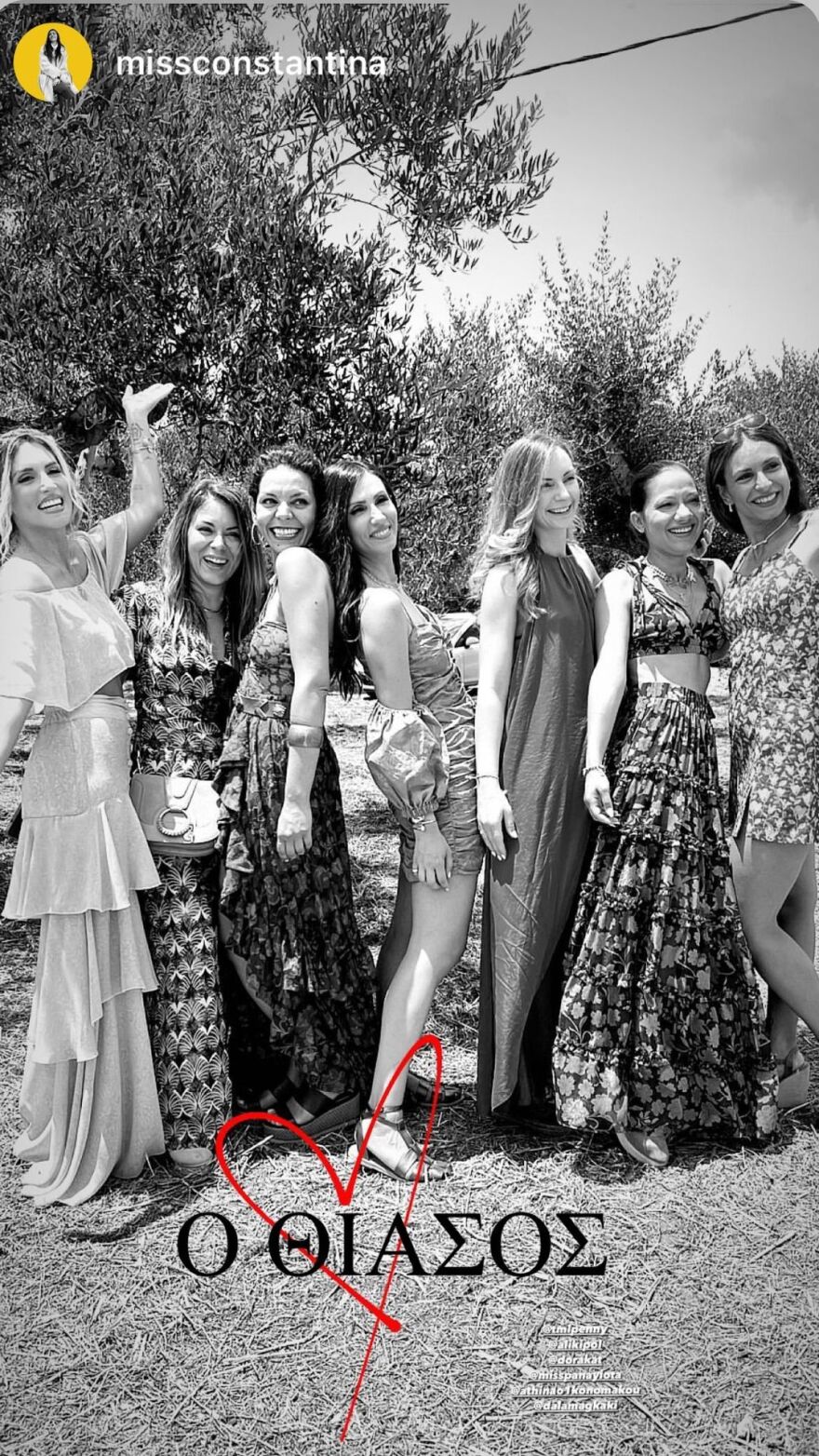 Αθηνά Οικονομάκου: Βάφτισε την κόρη της - Το φωτογραφικό άλμπουμ της βάφτισης