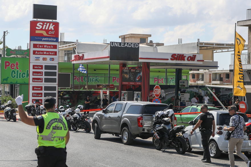 Μαφιόζικη εκτέλεση στον Γέρακα: Στη διαδρομή του λευκού βαν και στο παρελθόν του 38χρονου αναζητούν τους εκτελεστές