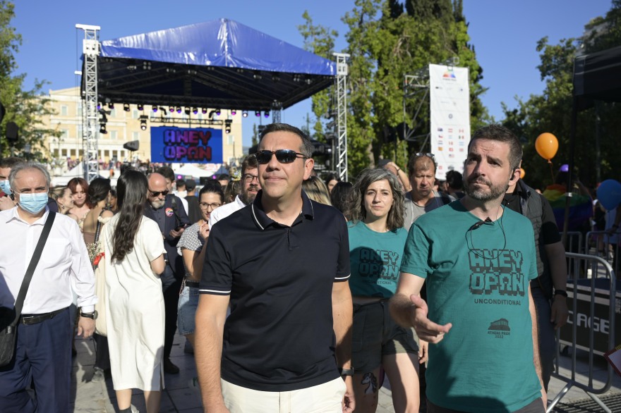 Διακομματικό χρώμα στο Athens Pride και χιλιάδες πολίτες στην πλατεία Συντάγματος 